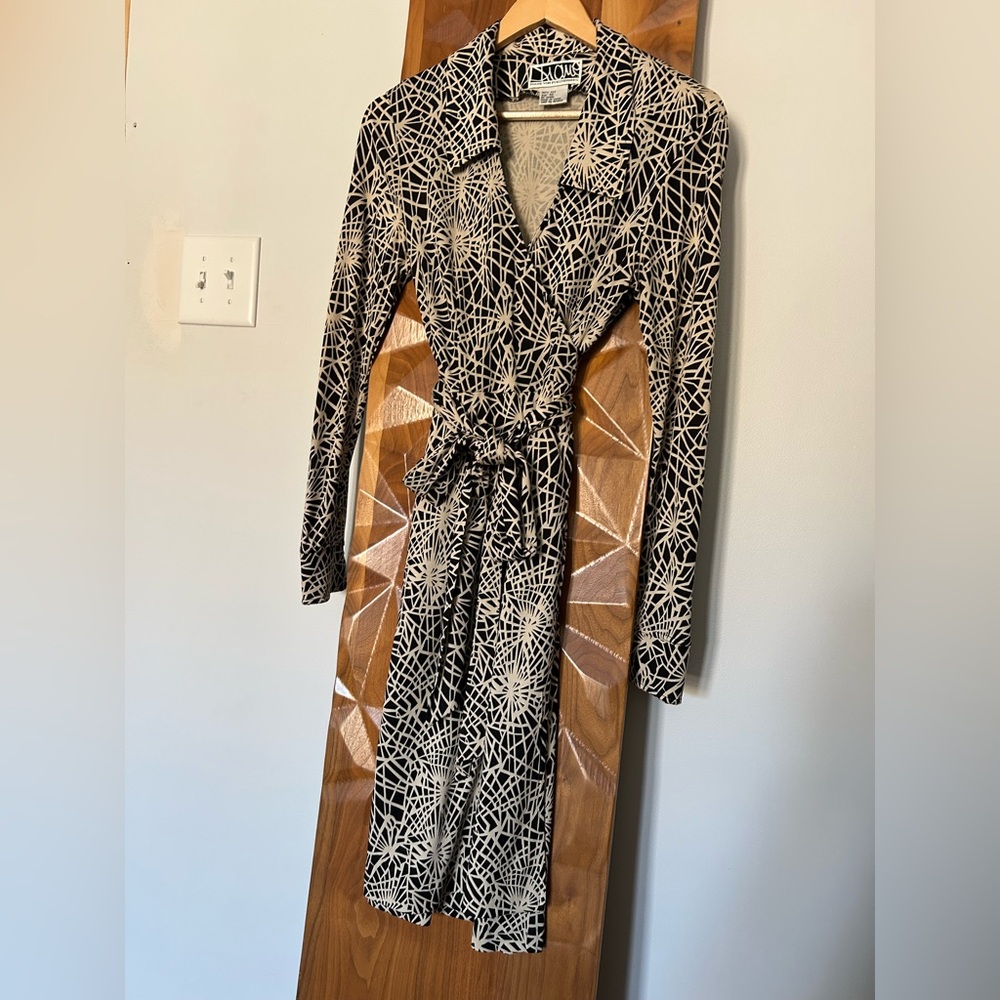 Diane Von Furstenberg Classic Knit Silk Wrap Dress Size 10